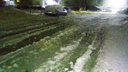На северо-западе Челябинска несколько автомобилей оказались в ледяном плену