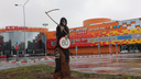 «Отпугнет от соблазна разогнаться»: в Архангельске появился дорожный знак в виде смерти с косой