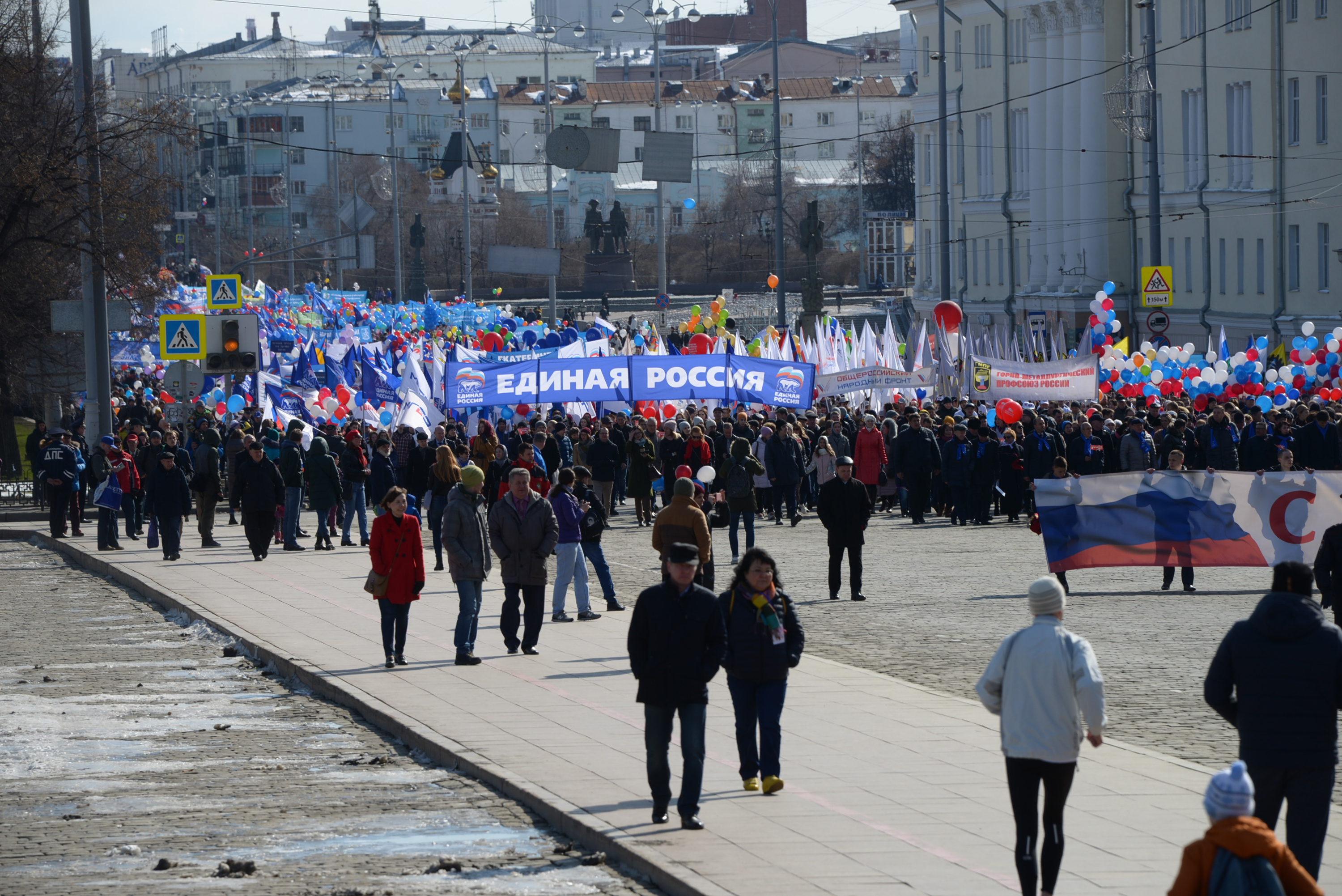 Новости на е1 екатеринбург сегодня. 1 Мая Екатеринбург. Екатеринбург демонстрация. Демонстрация в Екатеринбурге сегодня. ЕКБ 1 мая.