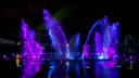В Центральном парке отключили светомузыкальный фонтан и начали монтировать сцену