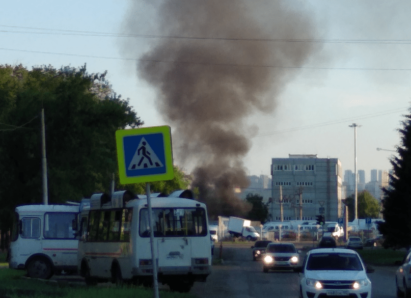 Уфа горящие. Столб дыма на севере Москвы.