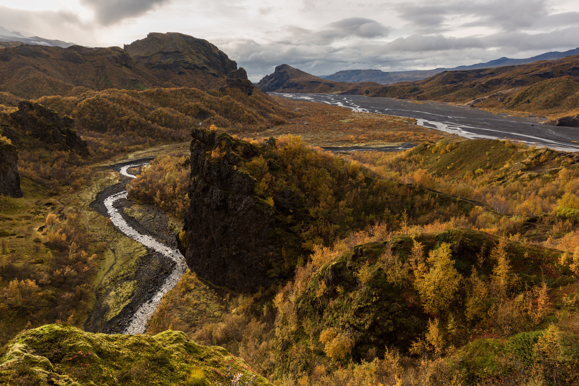 По растительности заметно, что и в Исландию приходит осень