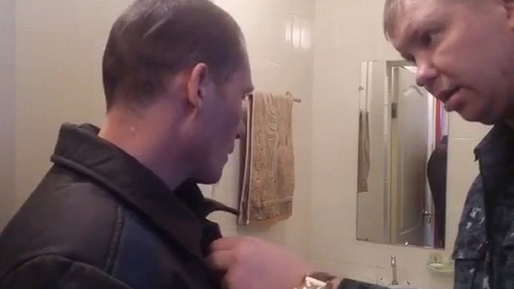 Видео: сотрудник ГУФСИН в Красноярске засунул голову заключённого в унитаз