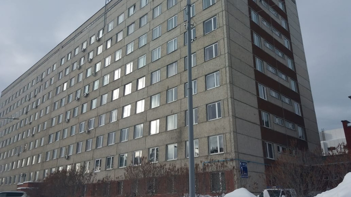 Из окна онкоцентра в Екатеринбурге выпал пациент