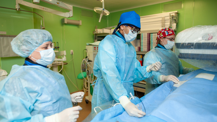 Спасти ногу от ампутации: в Челябинске открыли центр, где больных лечат с помощью аппарата за 35 млн