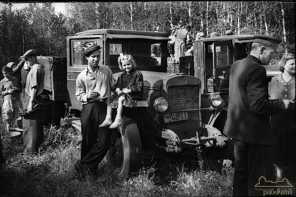 Поездка за грибами на автомашине ЗИС. 1956 год Поездка за грибами на автомашине ЗИС. 1956 год