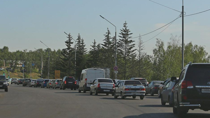 На Северном шоссе собралась пробка, о которой предупреждали чиновники
