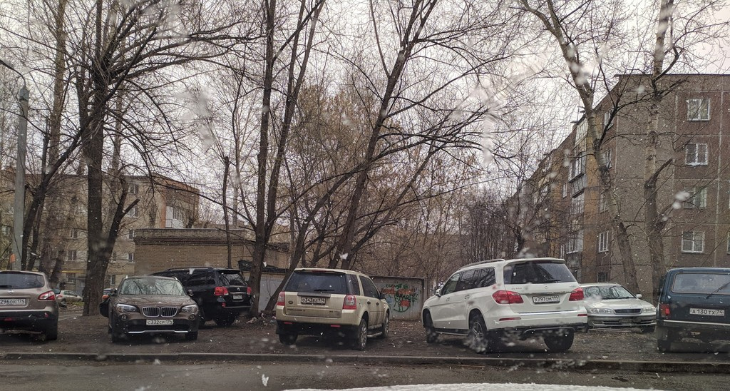 Остаётся только удивляться: вы в самом деле не способны заплатить 1500 рублей в месяц за нормальную парковку?