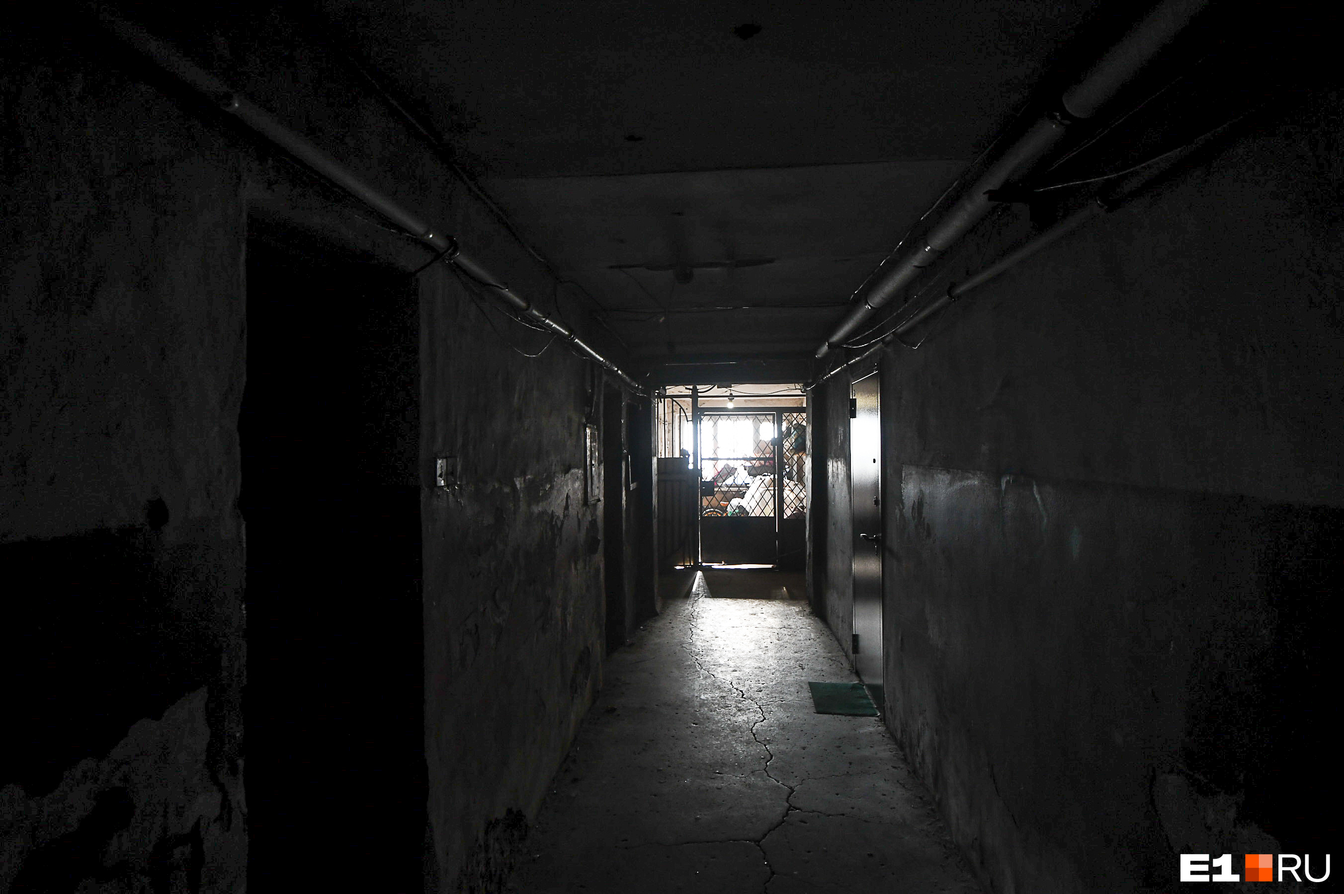 Темный жутковатый коридор