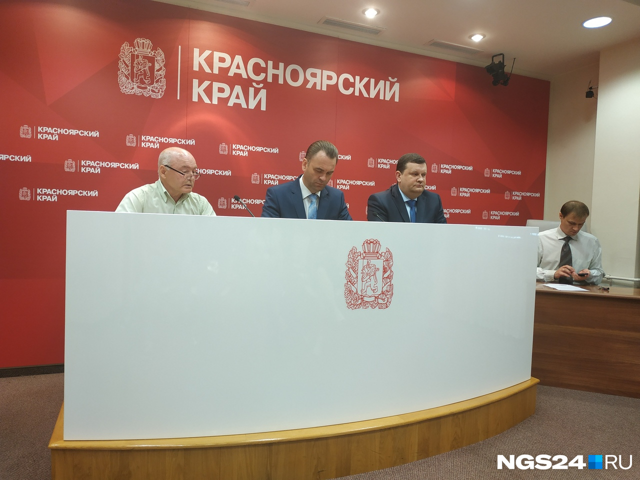 Чиновники дали пресс-конференцию по задымлению Красноярска Чиновники дали пресс-конференцию по задымлению Красноярска