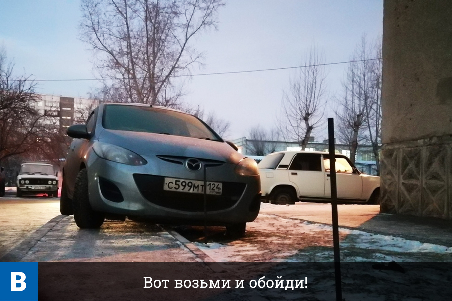За парковку на тротуаре по ч. 3 ст. 12.19 КоАП РФ предусмотрен штраф 1000 рублей За парковку на тротуаре по ч. 3 ст. 12.19 КоАП РФ предусмотрен штраф 1000 рублей