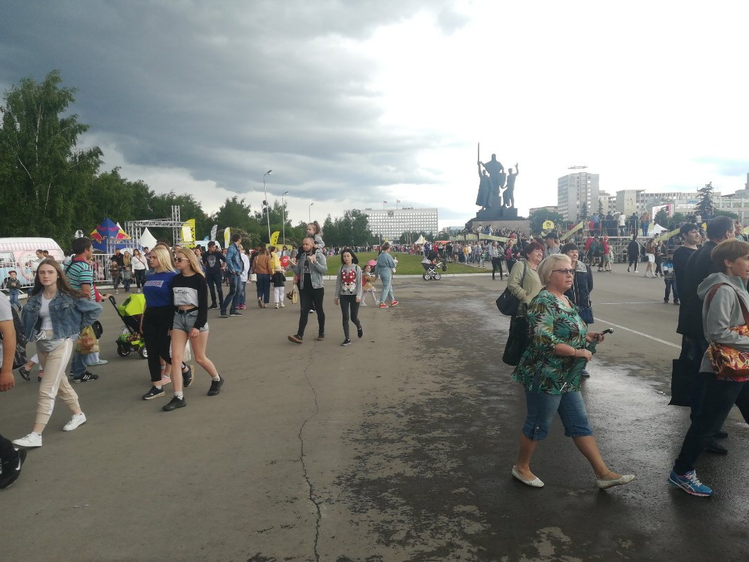 Гуляния продолжаются Гуляния продолжаются