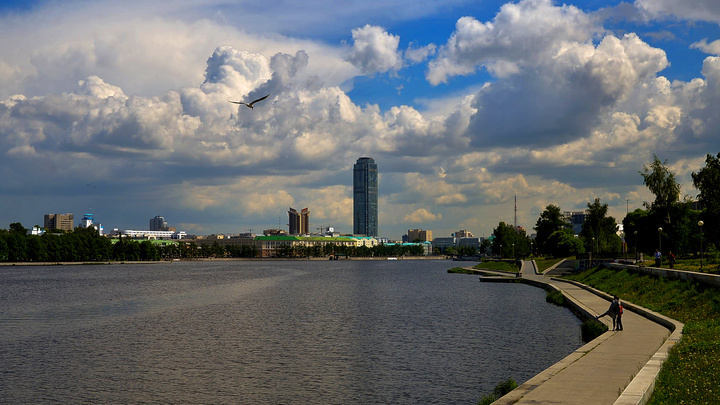 В начале недели Екатеринбургу обещали жару и грозы с порывистым ветром