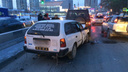 Водитель «Тойоты» собрал «паровозик» из трёх машин в Калининском районе