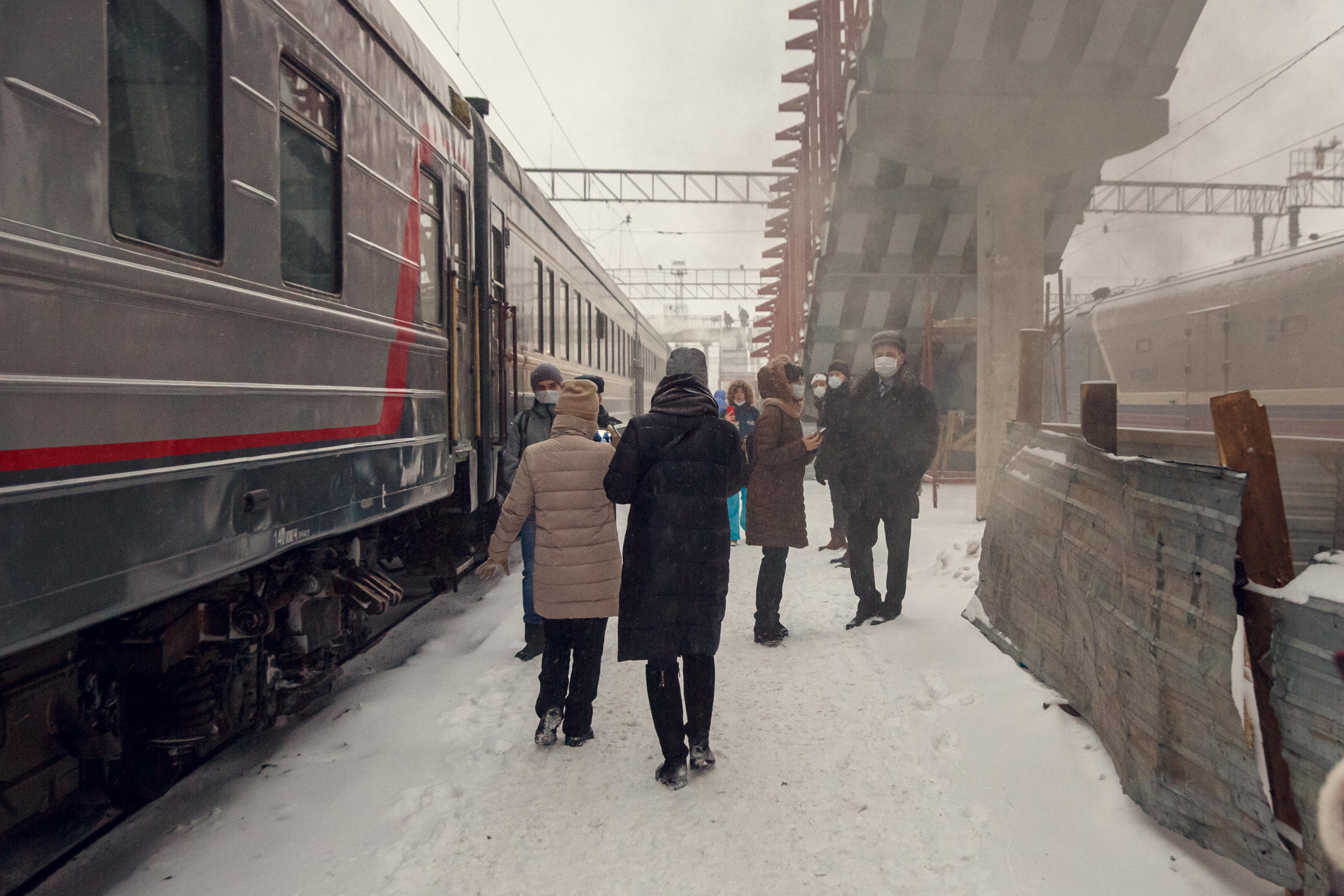 Движения поездов тюмень. Тюмень встречает туристический поезд видео. В 90 годах поезд Пекин Тюмень. Тюмень встречай картинки.