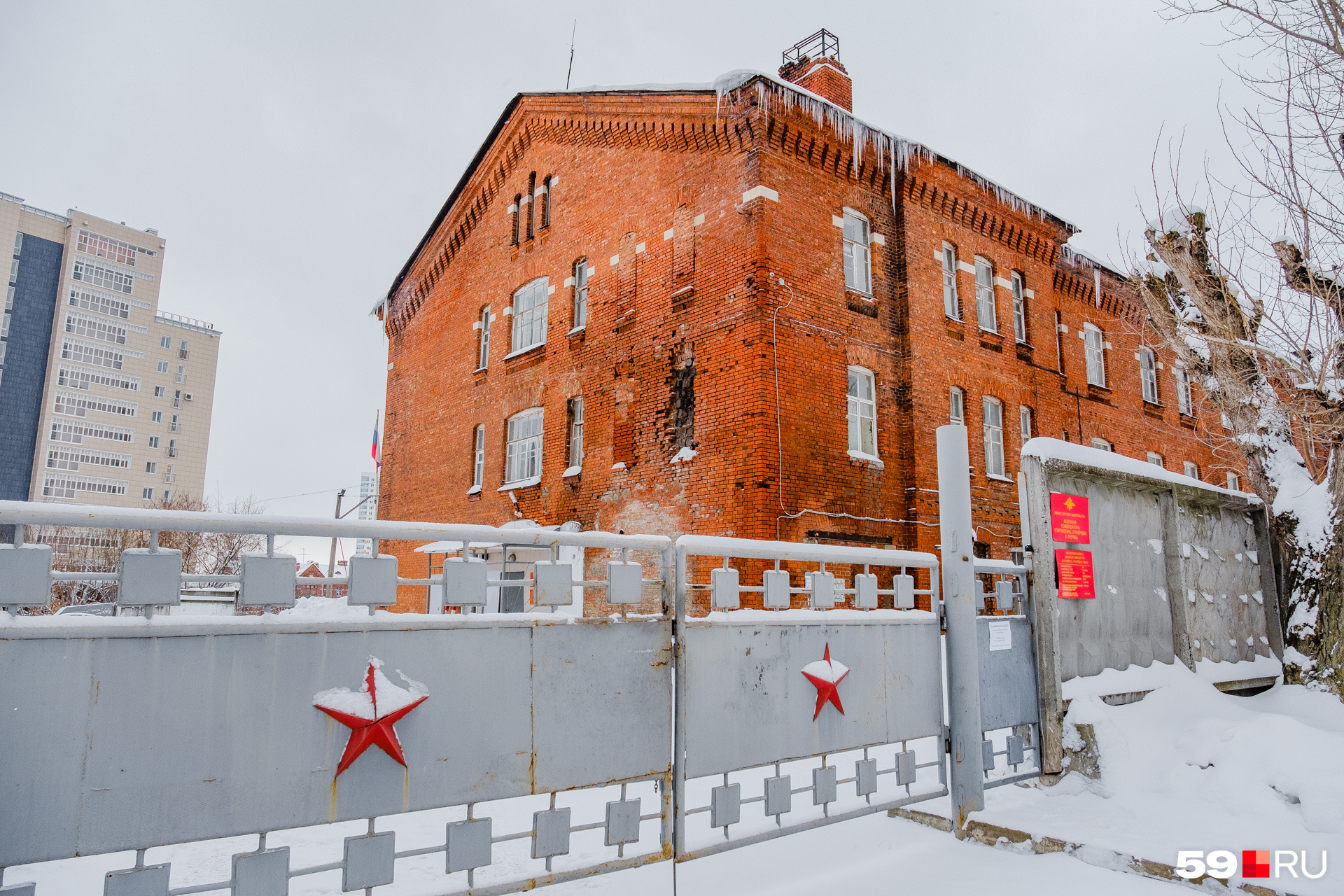Пермь красные казармы воинская. Красный казарма г пермь. Пушкина 61 томск. Красный казарма г пермь. Пермь красные казармы воинская.