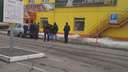 Взяли с поличным: в Челябинске задержали двоих инспекторов ФМС за взятку от предпринимателя