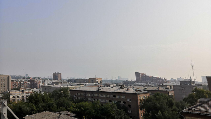 Над Красноярском снова повис смог с едким запахом