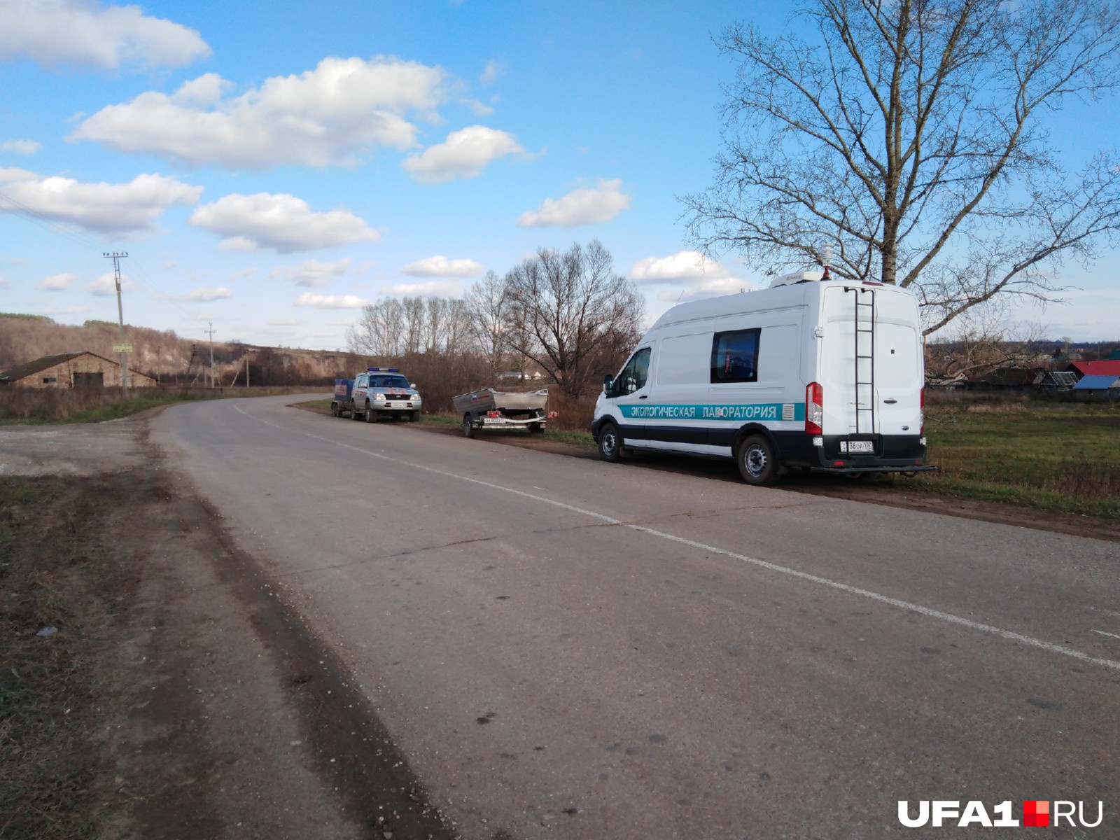 На въезде в село стоит мобильная лаборатория На въезде в село стоит мобильная лаборатория