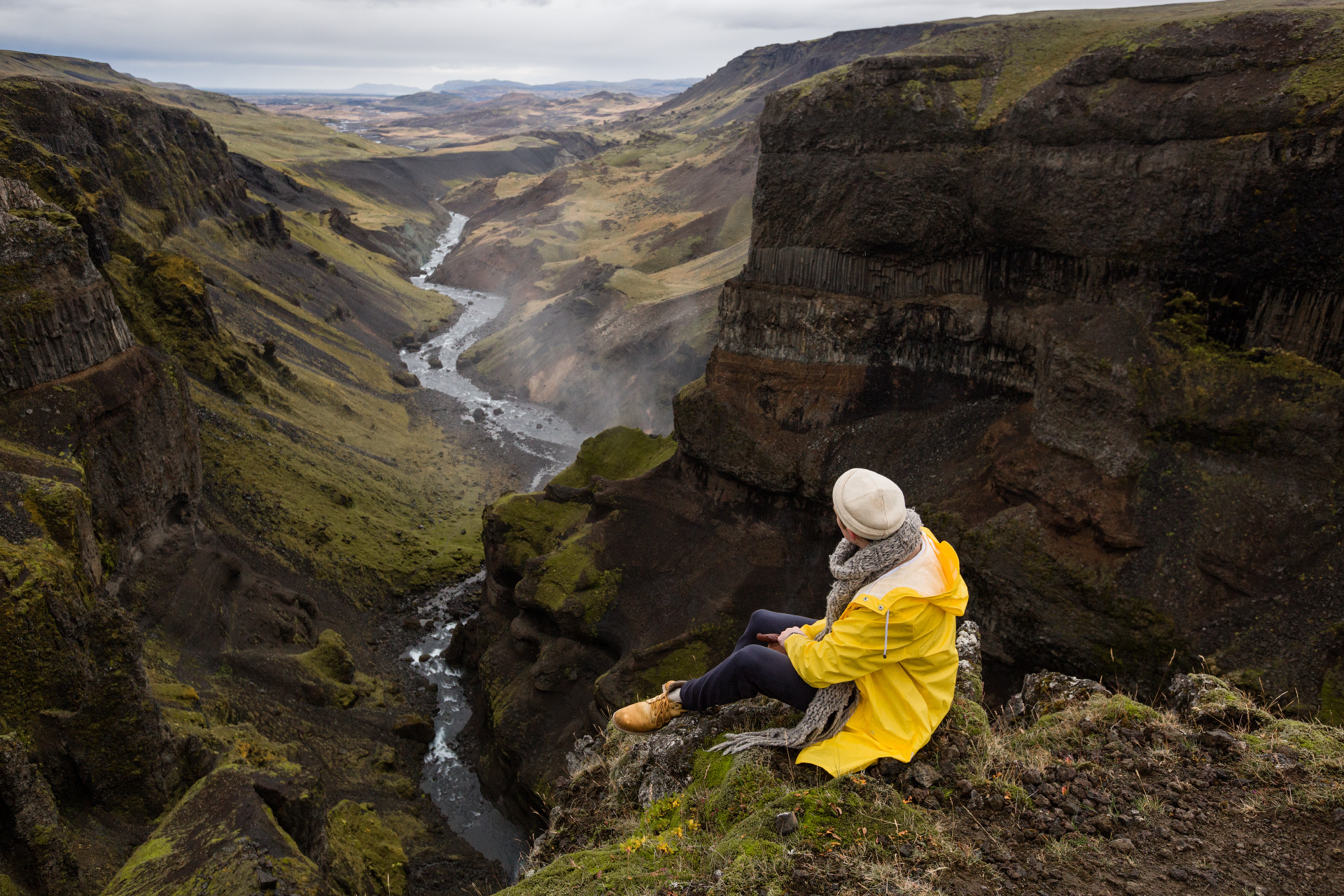 Исландия — страна малонаселённая, за многие десятки километров можно никого не встретить