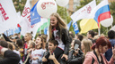 Сотни студентов с флагами прошли парадом по центру Новосибирска (фоторепортаж)