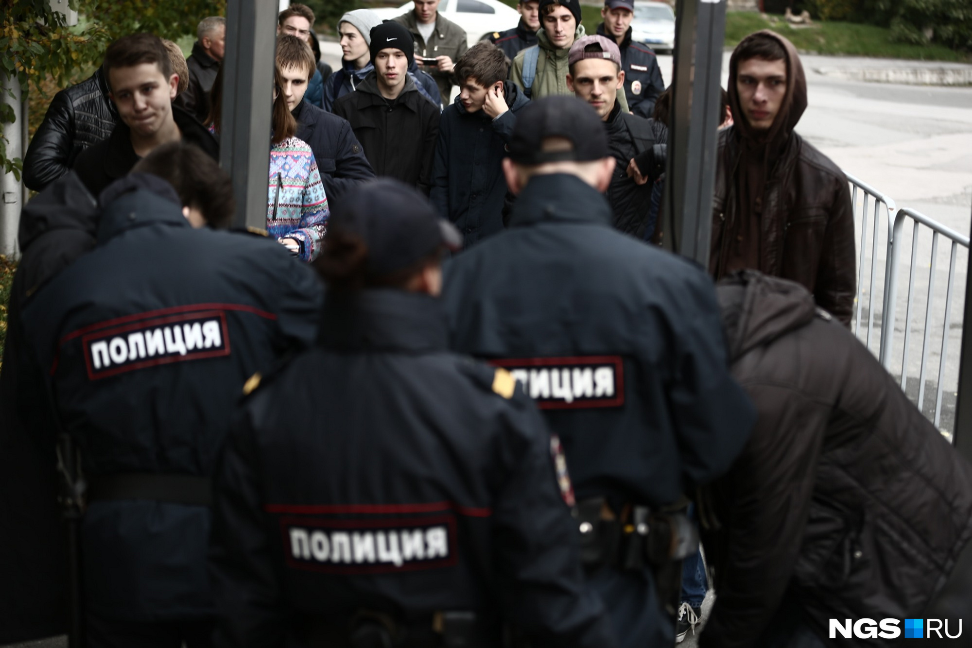 Очереди у входа на площадку митинга Навального. Фото Александра Ощепкова
