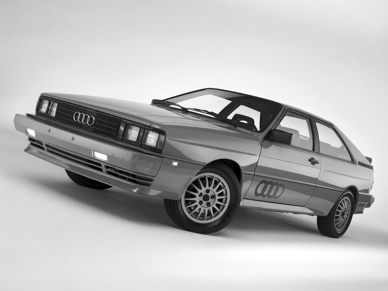 Audi Quattro 1980 года — одна из первых легковушек с полным приводом, который вошёл в моду в том числе благодаря раллийным успехам марки Audi Quattro 1980 года — одна из первых легковушек с полным приводом, который вошёл в моду в том числе благодаря раллийным успехам марки