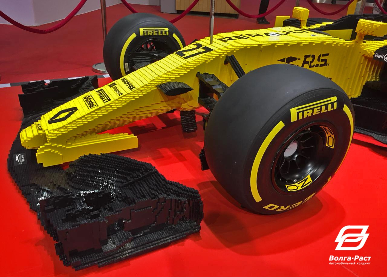 Болид «Формулы-1», сделанный специалистами Renault из деталей «Лего»<br> Болид «Формулы-1», сделанный специалистами Renault из деталей «Лего»<br>