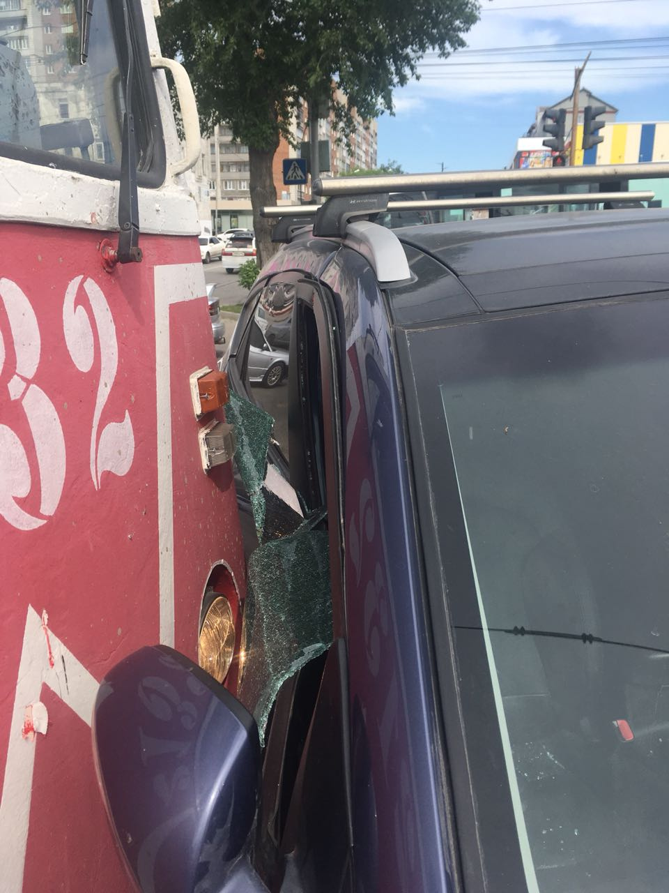 «При повороте направо на улицу Пархоменко Hyundai не уступил дорогу трамваю», — рассказали в службе аварийных комиссаров «Альянс»