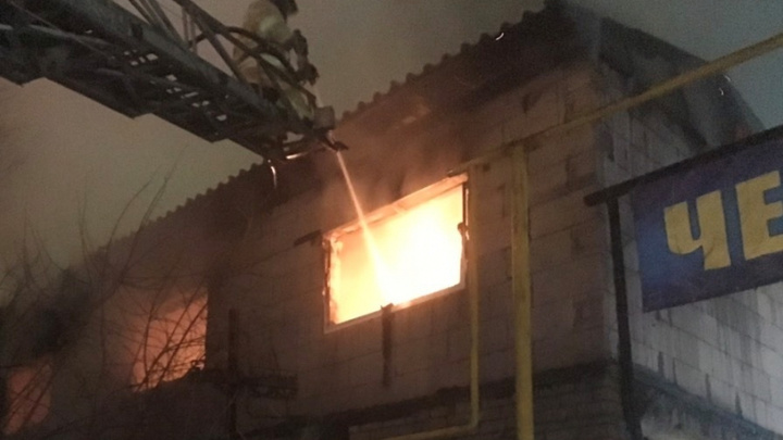 Ночью в общежитии для мигрантов в Челябинске произошёл крупный пожар