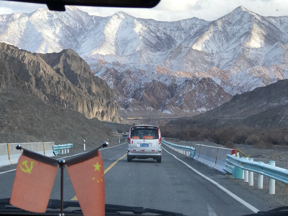 Вид из такси на границе Киргизии и Китая