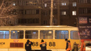 На Ставропольской из-за обрыва проводов встали трамваи