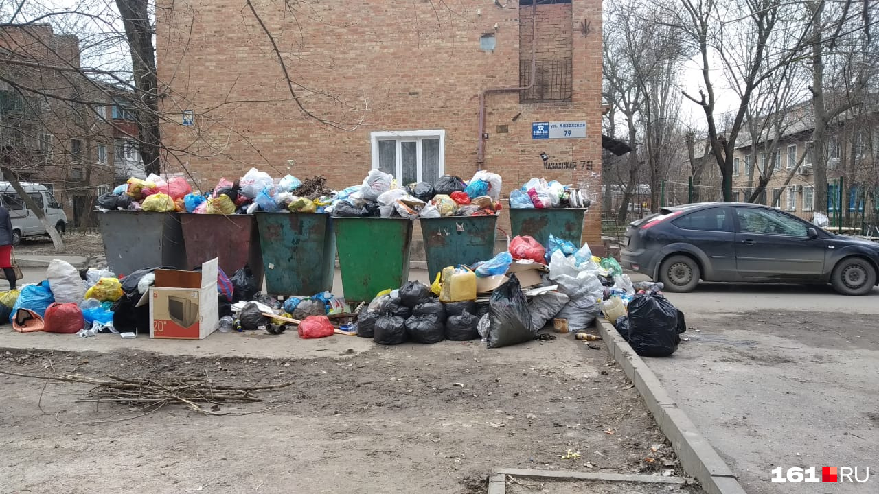 Места в контейнерах уже нет... Места в контейнерах уже нет...