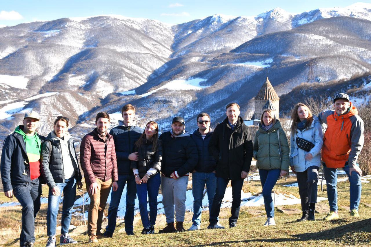 Путешествие в компании друзей всегда интересней Путешествие в компании друзей всегда интересней