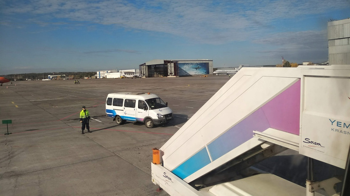 Самолет «Аэрофлота» развернули после вылета из Красноярска: сработали датчики открытия дверей