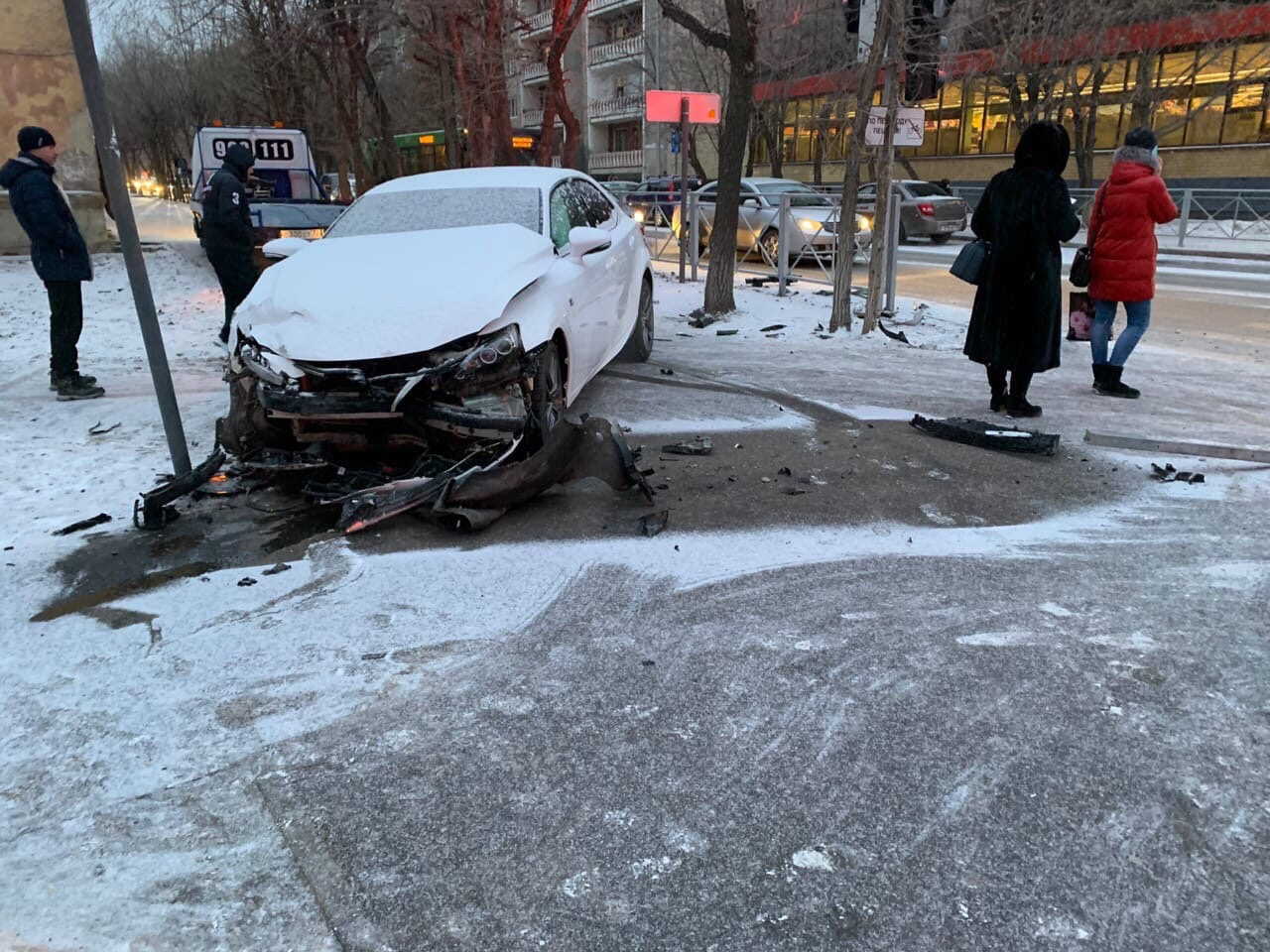 Чп тюмень. Авария на Одесской Тюмень. Авария на Одесской Тюмень вчера.