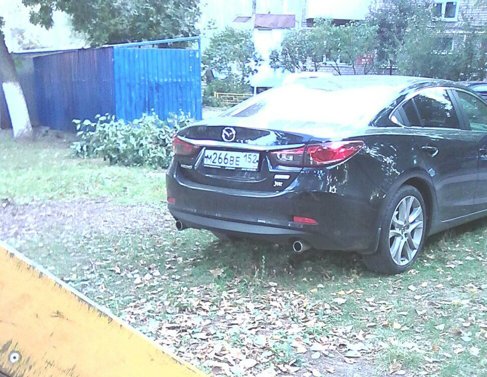 А этот автомобилист припарковался рядом с горкой на детской площадке по адресу улица Куйбышева, 3