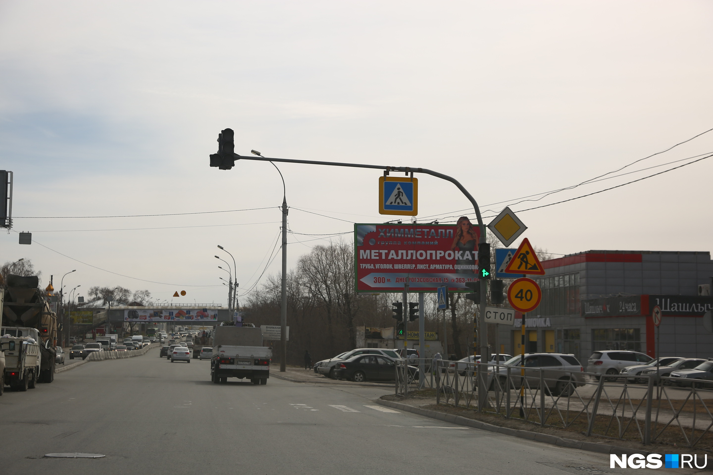 Новосибирск бердское шоссе 20 садовод. Бердское шоссе, 59. Бердское шоссе, 548. Баннер на Бердском шоссе отставку. Бердское шоссе фото.