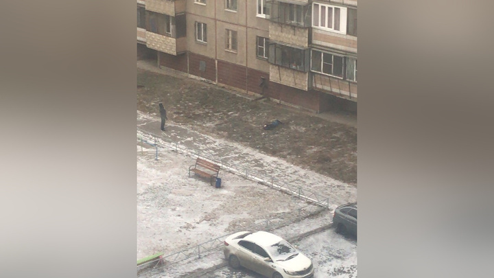 «Была одета, как на улицу»: в Челябинске из окна многоэтажки выпала девушка