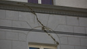 Это не трещины, а инъекции бетона: мэрия объяснила потрескавшийся дом на Советской особым ремонтом