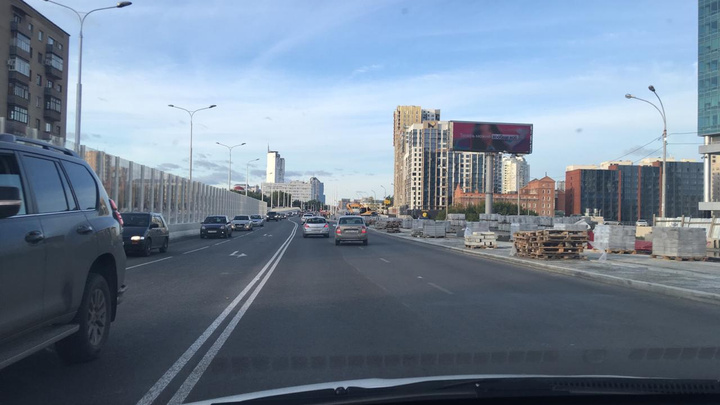 Пятничная радость: Макаровский мост внезапно открыли для автомобилей в час пик