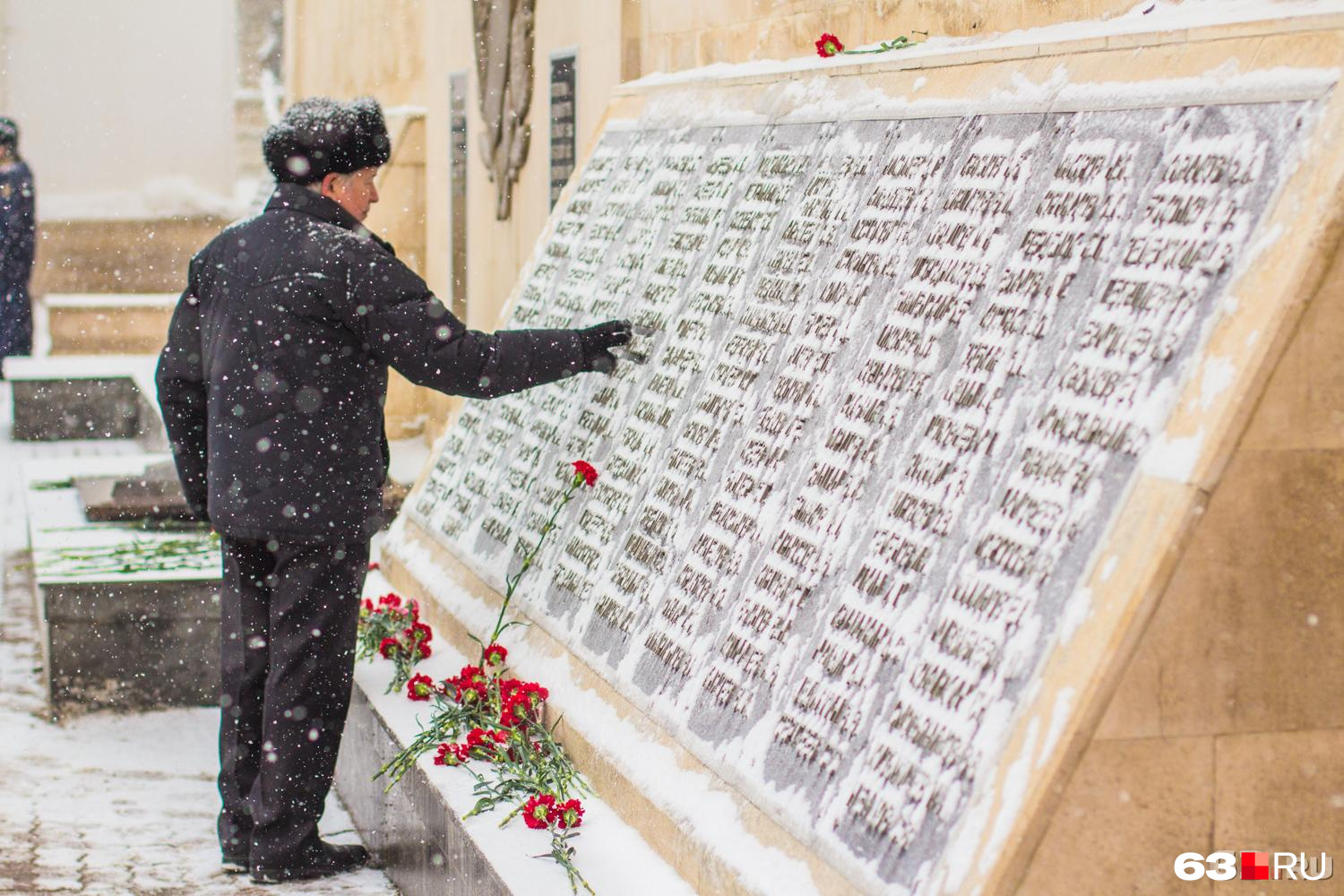 Мемориал в память о погибших на Куйбышева, 42