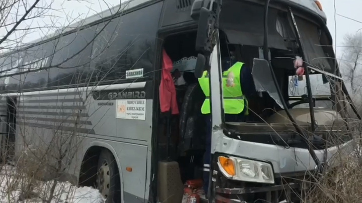 Автобус с 20 пассажирами съехал в кювет на трассе