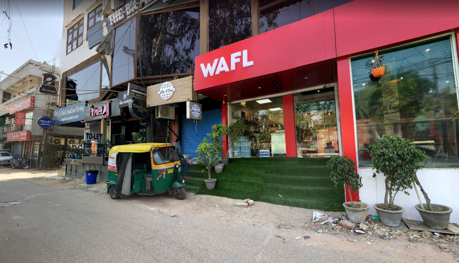 Точка WAFL в Нью-Дели на улице Satya Niketan
