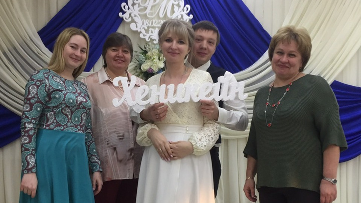 В школе на Московской поженили учителей истории и математики