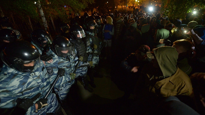 «Говорят о массовых беспорядках»: защитников сквера вызвали на допросы в МВД