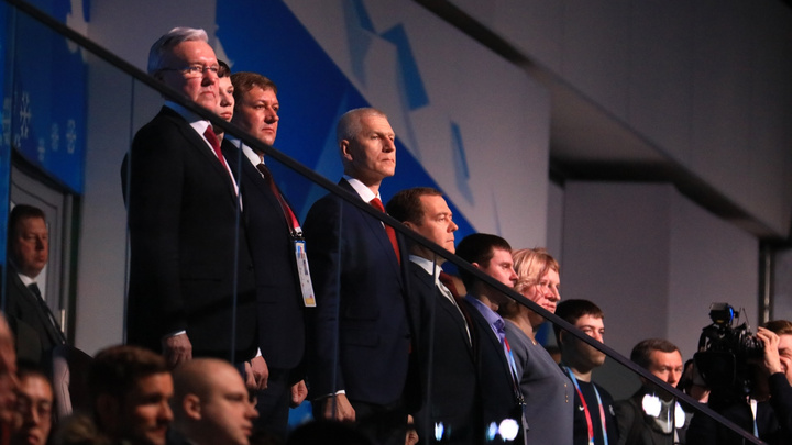 Визит Медведева: премьер на церемонии закрытия Игр