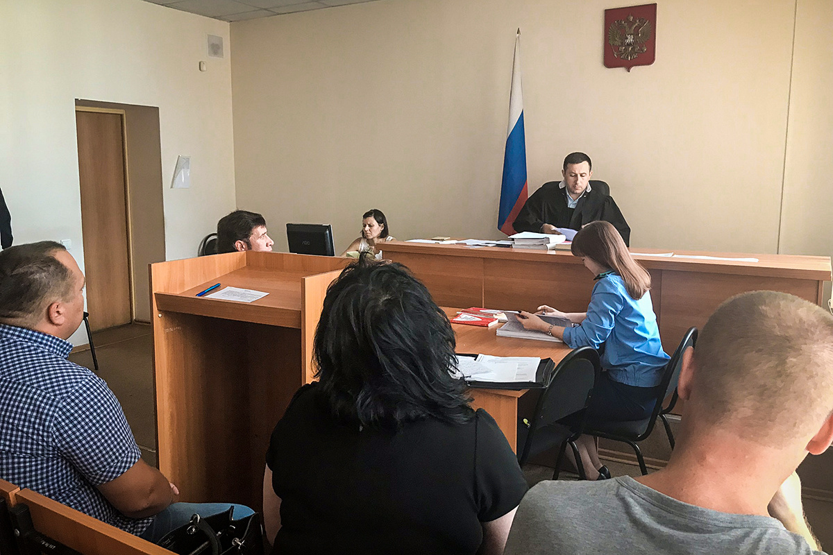 Суд прекратил уголовное дело Закирова, но семья погибшего сможет требовать компенсацию от работодателя маршрутчика Суд прекратил уголовное дело Закирова, но семья погибшего сможет требовать компенсацию от работодателя маршрутчика