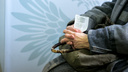 Пенсионерка после инсульта голодала и перебирала овощи за 100 рублей из-за ошибки в списании долгов