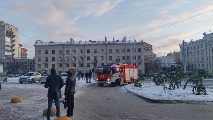 К «Высоцкому» стянули пожарные машины: что там произошло